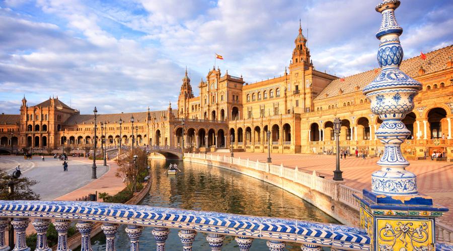 Place d’Espagne de Séville : histoire, architecture et visite incontournable Hotel Gravina 51 Sevilla Place d’Espagne de Séville : histoire, architecture et visite incontournable Hotel Gravina 51 Sevilla
